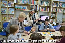 Лепешки, десерт из лесных ягод и VR-скалы: в библиотеке шумно и весело встретили День эвенкийской культуры