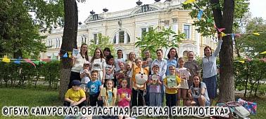 Всё сошлось: погода, каникулы, вкусные угощения, плюшевые четвероногие друзья и любимые книги!